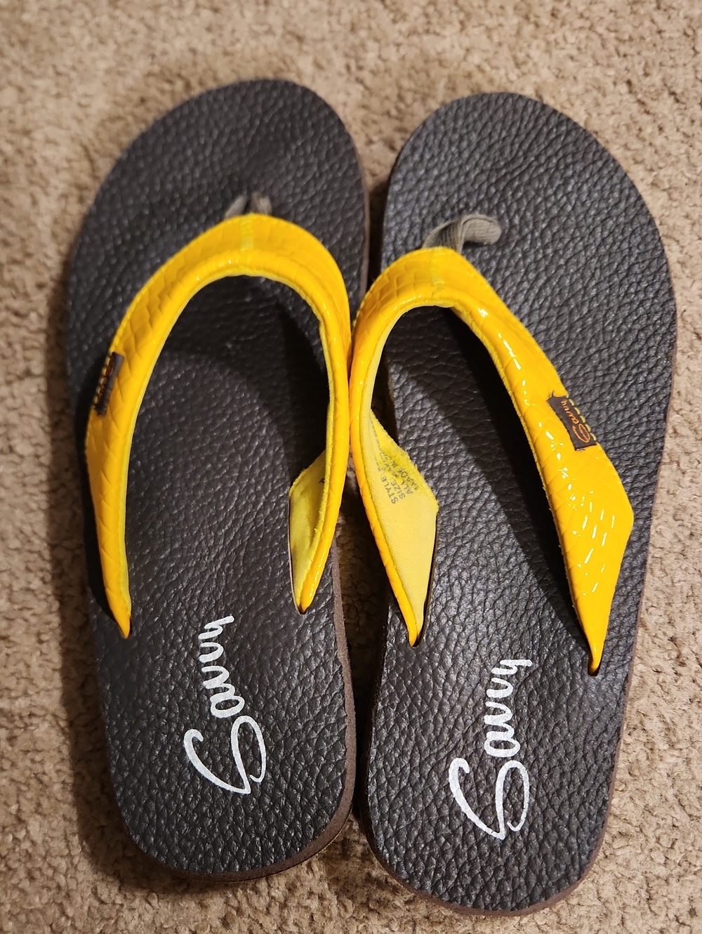 Savvy Women’s Yellow and Brown Croco Sunflower flip flops. Size 7